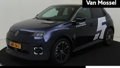 Blauw, metallic lak Gebruikt 2024 Renault R5 Iconic Hatchback | € 31.940 (Eerlijke prijs)