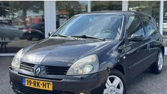 Zwart Gebruikt 2005 Renault Clio II Dynamique Hatchback | € 1.950 (Eerlijke prijs)
