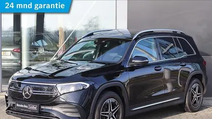 Zwart Occasion 2022 Mercedes EQB300 AMG line SUV | € 36.444 (Eerlijke prijs)