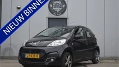 Zwart, metallic lak Gebruikt 2012 Peugeot 107 Active Hatchback | € 2.950 (Eerlijke prijs)