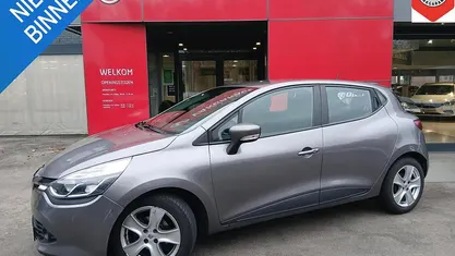 Grijs Gebruikt 2016 Renault Clio IV Expression Hatchback | € 10.450 (Eerlijke prijs)