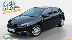 Zwart Gebruikt 2019 Opel Astra Edition Hatchback | € 12.940 (Eerlijke prijs)