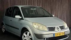 Grijs (metallic) Gebruikt 2004 Renault Scénic II Expression MPV | € 1.499 (Eerlijke prijs)