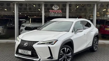 Wit Occasion 2022 Lexus UX 250h SUV | € 23.900 (Eerlijke prijs)