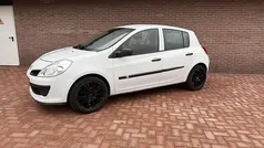 Wit Gebruikt 2007 Renault Clio II Hatchback | € 1.599 (Eerlijke prijs)