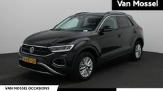 Zwart Gebruikt 2022 VW T-Roc Life SUV | € 25.400 (Goede deal)