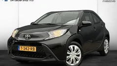 Zwart Gebruikt 2023 Toyota Aygo Play Hatchback | € 16.250 (Eerlijke prijs)
