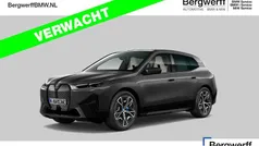 Grijs Gebruikt 2024 BMW iX Sport Line SUV | € 72.875 (Goede deal)