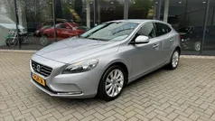 Grijs, metallic lak Gebruikt 2013 Volvo V40 Summum Stationwagen | € 11.999 (Eerlijke prijs)