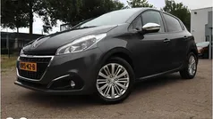Gebruikt 2019 Peugeot 208 Signature Sky Hatchback | € 9.950 (Goede deal)