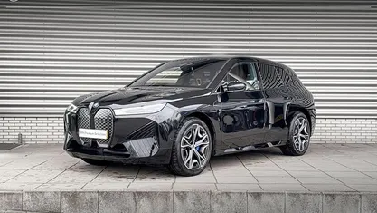 Saphirschwarz metallic (zwart metallic) Gebruikt 2022 BMW iX Performance SUV | € 56.900 (Eerlijke prijs)