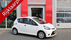 Wit Gebruikt 2013 Toyota Aygo Hatchback | € 6.800 (Eerlijke prijs)