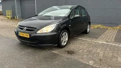 Zwart Gebruikt 2005 Peugeot 307 Premium Hatchback | € 2.750 (Eerlijke prijs)