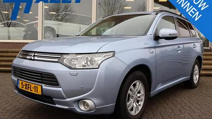 Occasion Mitsubishi Outlander P-HEV Instyle 121 PK (88 kW) 2014 Blauw SUV