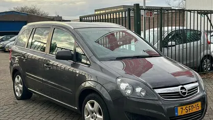 Grijs Occasion 2010 Opel Zafira Edition MPV | € 4.449 (Eerlijke prijs)