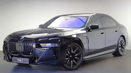 Zwart Gebruikt 2025 BMW M760e Executive Sedan | € 159.950 (Super prijs)