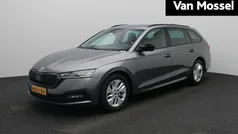 Grijs Gebruikt 2022 Skoda Octavia Business Line Stationwagen | € 20.944 (Eerlijke prijs)