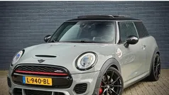 Grijs, metallic lak Gebruikt 2019 Mini John Cooper Works Chili Hatchback | € 25.850 (Eerlijke prijs)