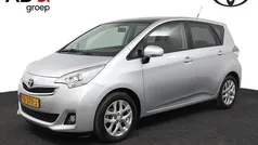 Grijs Gebruikt 2015 Toyota Verso-S Trend MPV | € 12.950 (Eerlijke prijs)