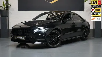 Zwart Occasion 2023 Mercedes CLA250 AMG Sedan | € 39.450 (Eerlijke prijs)
