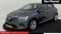 Grijs Gebruikt 2020 Renault Clio V Zen Hatchback | € 14.735 (Eerlijke prijs)