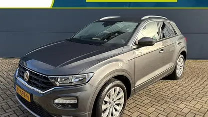 Grijs Occasion 2019 VW T-Roc Executive SUV | € 18.335 (Eerlijke prijs)