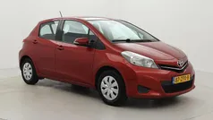 Rood Gebruikt 2013 Toyota Yaris Hatchback | € 9.499 (Eerlijke prijs)