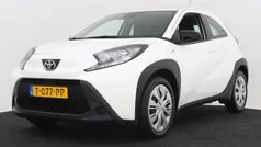 Wit Gebruikt 2023 Toyota Aygo Play Hatchback | € 15.950 (Eerlijke prijs)