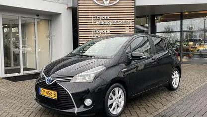 Occasion Toyota Yaris Hybrid 101 PK (74 kW) 2015 Zwart Hatchback