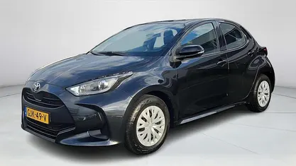 Zwart Gebruikt 2021 Toyota Yaris Active Hatchback | € 17.880 (Eerlijke prijs)