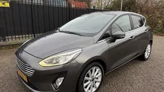 Grijs (metallic) Gebruikt 2018 Ford Fiesta Titanium Hatchback | € 6.950 (Super prijs)