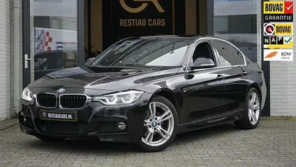 Zwart Gebruikt 2016 BMW 318 M Sport Sedan | € 18.400 (Eerlijke prijs)