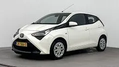 Wit Gebruikt 2019 Toyota Aygo X-play Hatchback | € 8.985 (Eerlijke prijs)