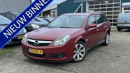 Rood Gebruikt 2008 Opel Vectra Executive Stationwagen | € 2.495 (Eerlijke prijs)