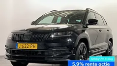 Zwart, metallic lak Gebruikt 2020 Skoda Karoq SportLine SUV | € 26.940 (Eerlijke prijs)
