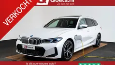 Wit, metallic lak Gebruikt 2023 BMW 330e M Sport Stationwagen | € 44.950 (Super prijs)