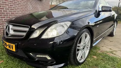 Zwart (metallic) Gebruikt 2010 Mercedes E220 Cabriolet | € 11.995 (Eerlijke prijs)