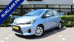 Blauw Gebruikt 2013 Toyota Yaris Hatchback | € 13.750 (Eerlijke prijs)