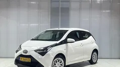 Wit Gebruikt 2020 Toyota Aygo X-play Hatchback | € 9.249 (Eerlijke prijs)