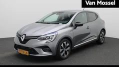 Grijs Gebruikt 2023 Renault Clio V Evolution Hatchback | € 16.440 (Eerlijke prijs)