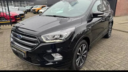 Zwart Gebruikt 2018 Ford Kuga ST-Line SUV | € 15.945 (Eerlijke prijs)