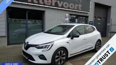 Wit Gebruikt 2021 Renault Clio V Intens Hatchback | € 14.950 (Eerlijke prijs)