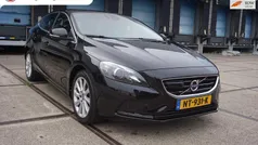 Zwart Gebruikt 2016 Volvo V40 CC Summum Stationwagen | € 11.495 (Eerlijke prijs)
