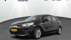 Zwart (metallic) Gebruikt 2022 Kia Rio Hatchback | € 17.950 (Eerlijke prijs)