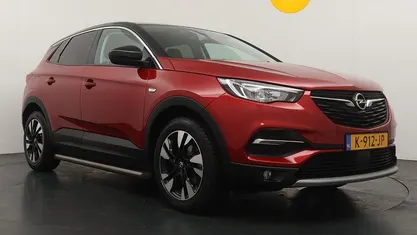 Rood (metallic) Occasion 2021 Opel Grandland X Elegance SUV | € 19.899 (Eerlijke prijs)