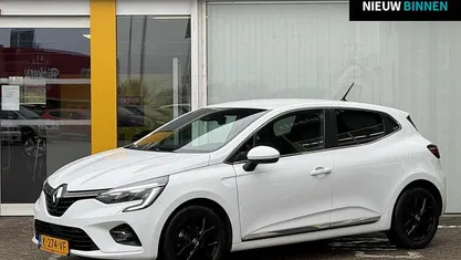 Wit Occasion 2021 Renault Clio V Intens Hatchback | € 14.745 (Eerlijke prijs)