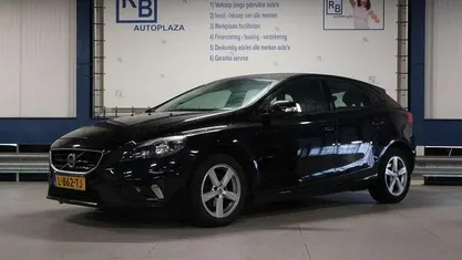 Zwart Gebruikt 2016 Volvo V40 Inscription Hatchback | € 9.750 (Goede deal)