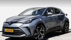 Grijs, metallic lak Gebruikt 2020 Toyota C-HR Edition SUV | € 21.440 (Eerlijke prijs)