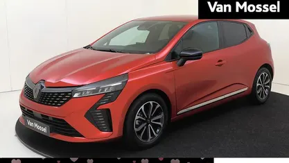 Rood Occasion 2025 Renault Clio V Techno Hatchback | € 22.435 (Eerlijke prijs)