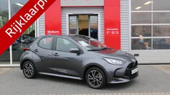 Grijs Gebruikt 2023 Toyota Yaris Hybrid Limited Hatchback | € 23.900 (Eerlijke prijs)